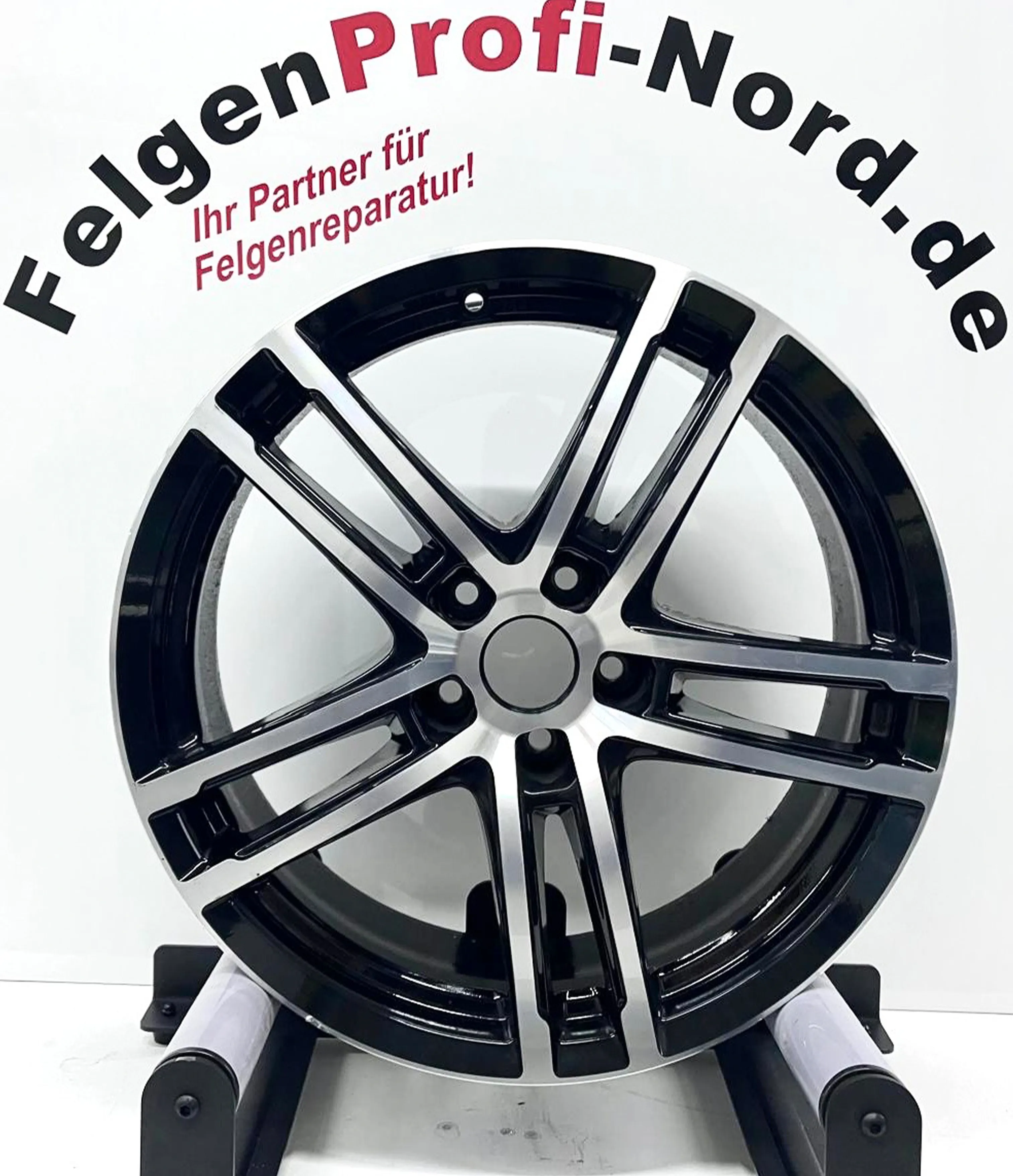 Infiniti Felge vor der Bearbeitung