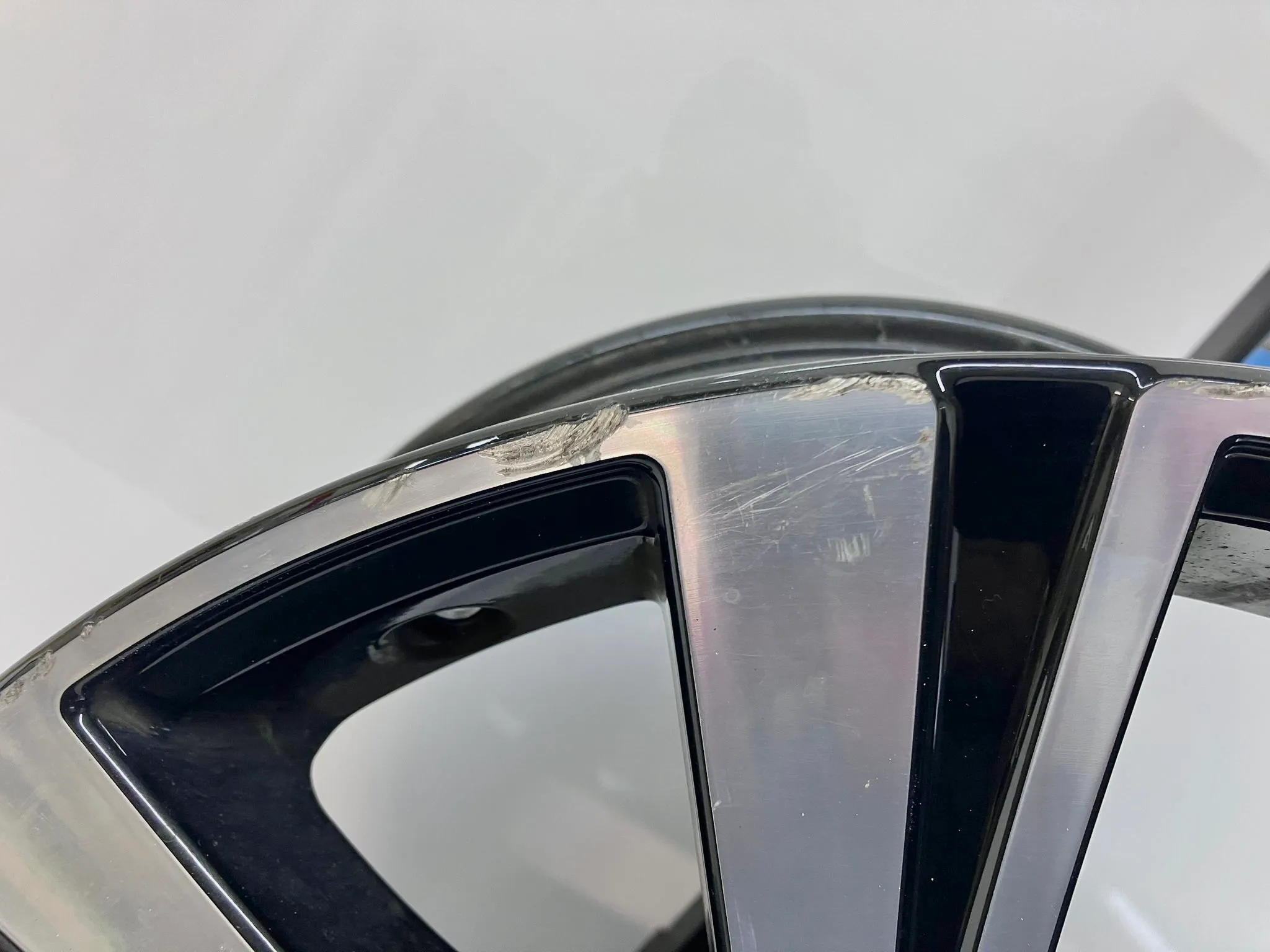 Mercedes Felge Detail vor der Aufbereitung