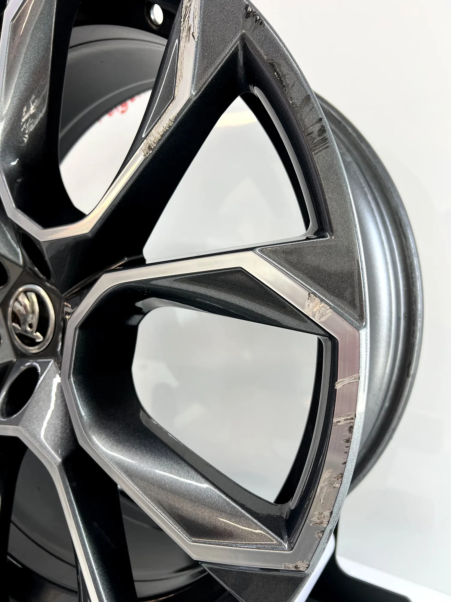 Opel Felge Detail vor der Lackierung